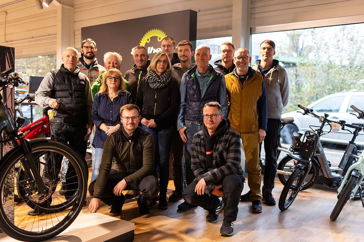 fahrradladen-burscheid-team-gruppenbild fahrradladen-burscheid-team-gruppenbild