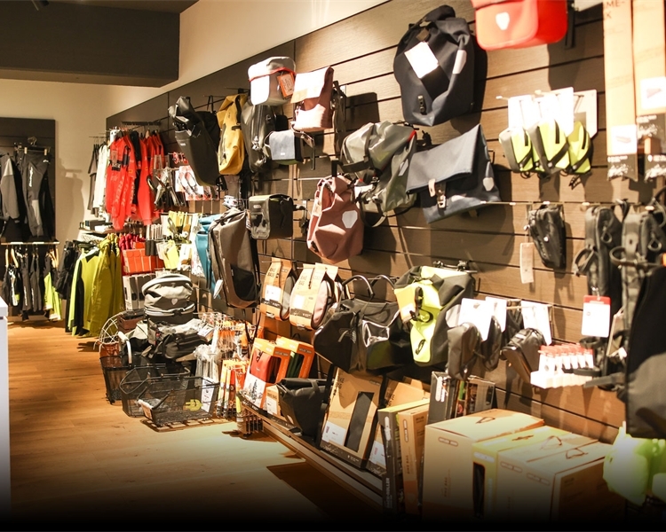 Große Auswahl an Taschen und Zubehör