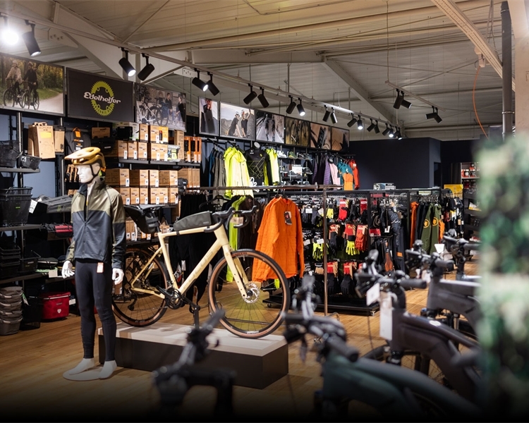 Bikes, Bekleidung und Zubehör