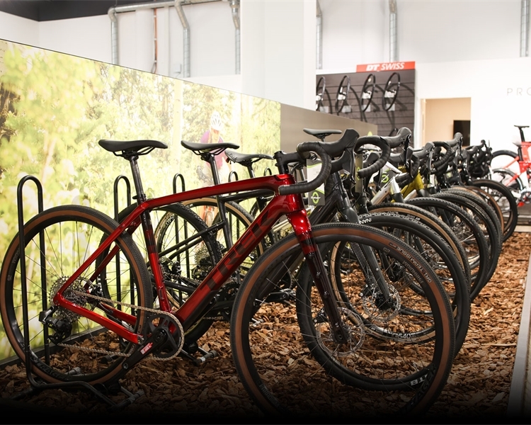 Rennräder und Gravelbikes